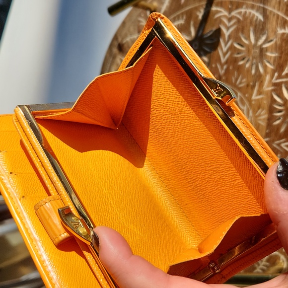 Louis Vuitton Epi Leather Compact Kisslock Wallet in Orange / Tangerine Color - Picture 6 of 17